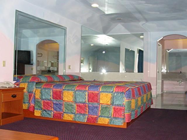 Travelers Inn And Suites Liberty Szoba fotó